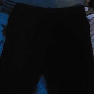 Woman's black Larry Levine pants